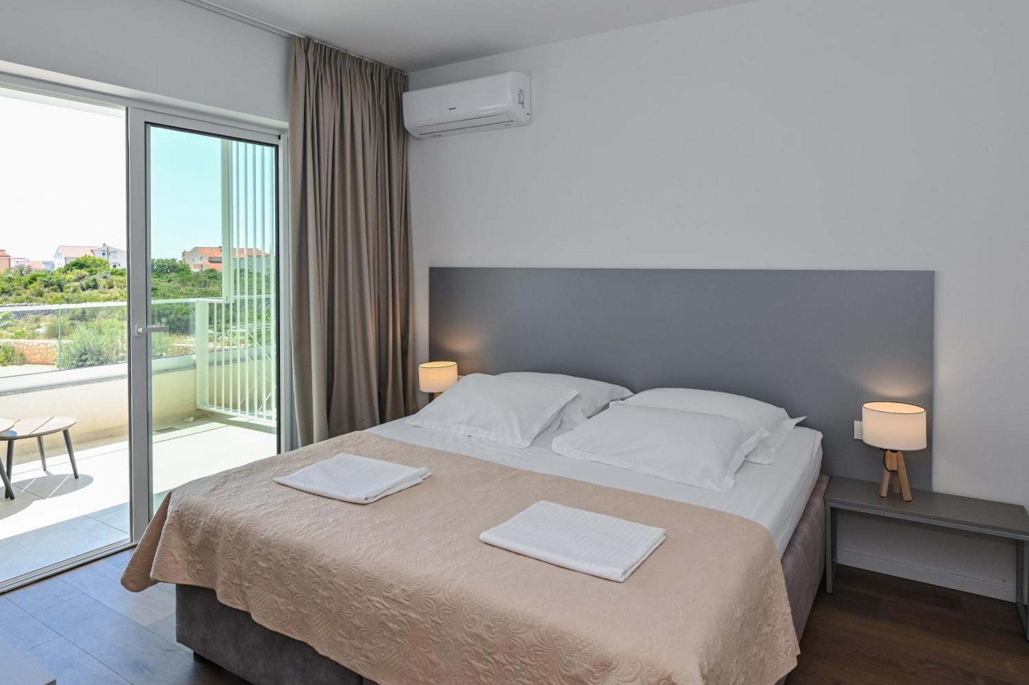 Villa Cala, Hotel Rooms&Apartments Новалья Экстерьер фото